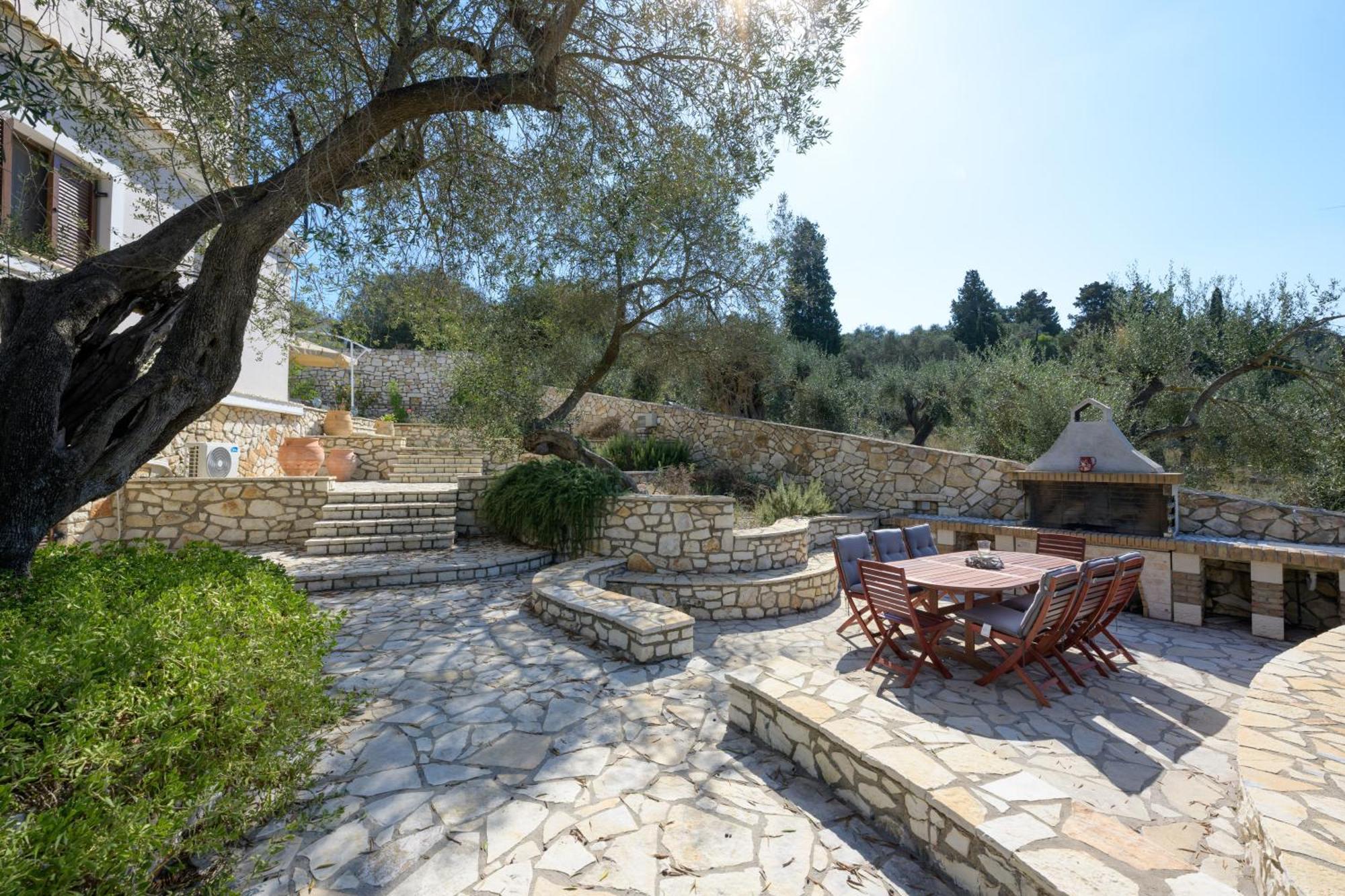 Villa Bougarini Haven Family Villa Rock Pool Oasis Ieromonachos Eksteriør bilde